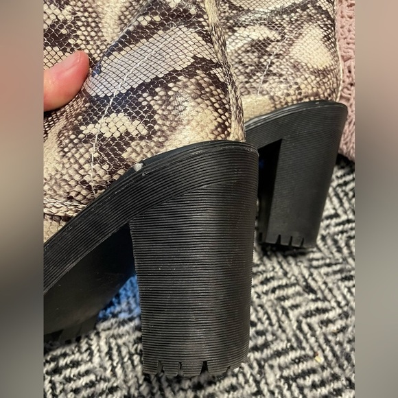 🌟HP🌟 SNAKESKIN PATTERN Archiee Platform Boots Chunky Block Heel 7.5 Punk Metal - Picture 13 of 15